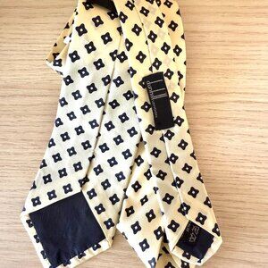 Dunhill London Luxury Silk Tie White Cream w/ Black Geometric Print (3.2” Width)